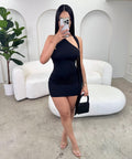mini vestido justo com laço solto