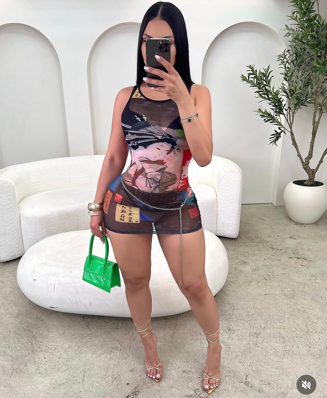 Vestido de malha transparente com design retrô