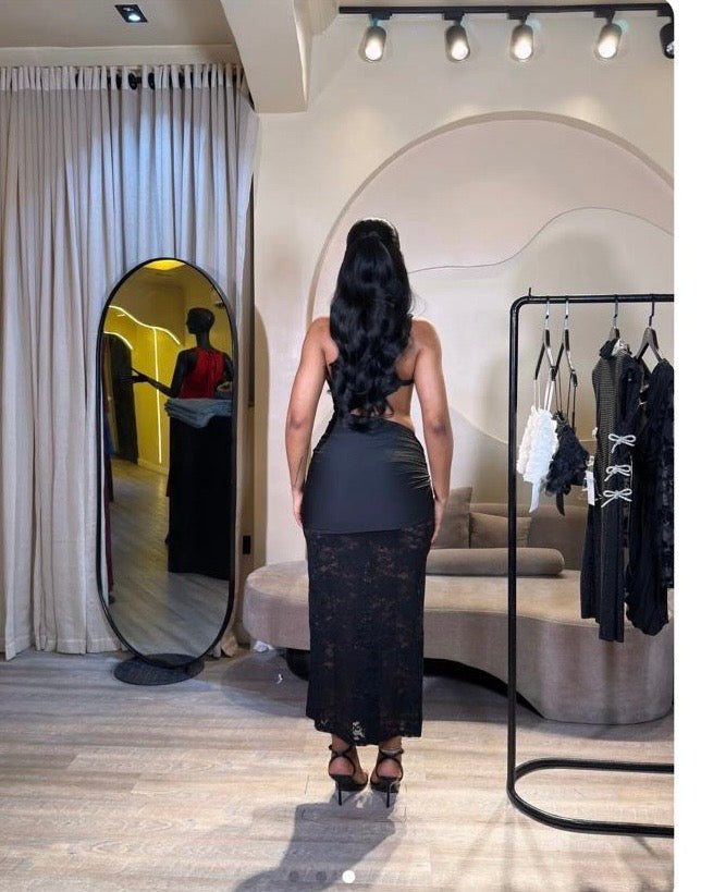Vestido irregular em renda