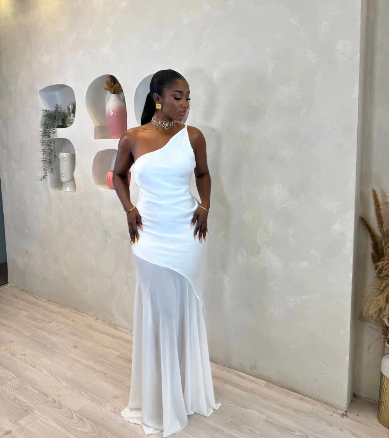 Vestido com uma alças finas, bainha transparente, elegante ideias para Festas