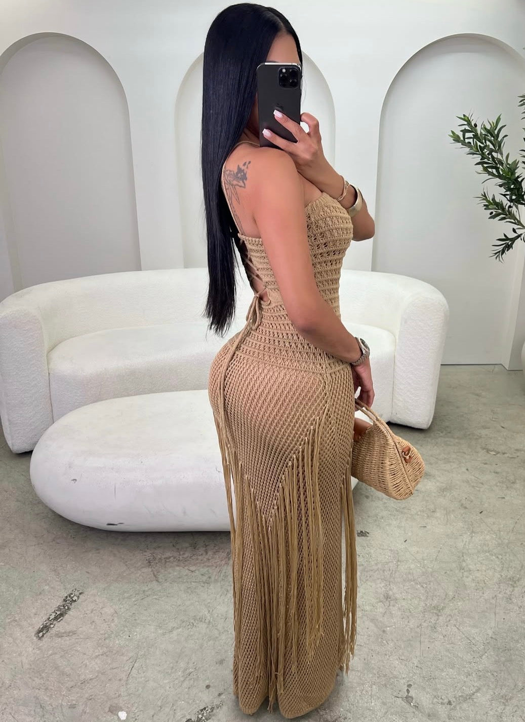 Vestido de verão elegante com amarração no pescoço