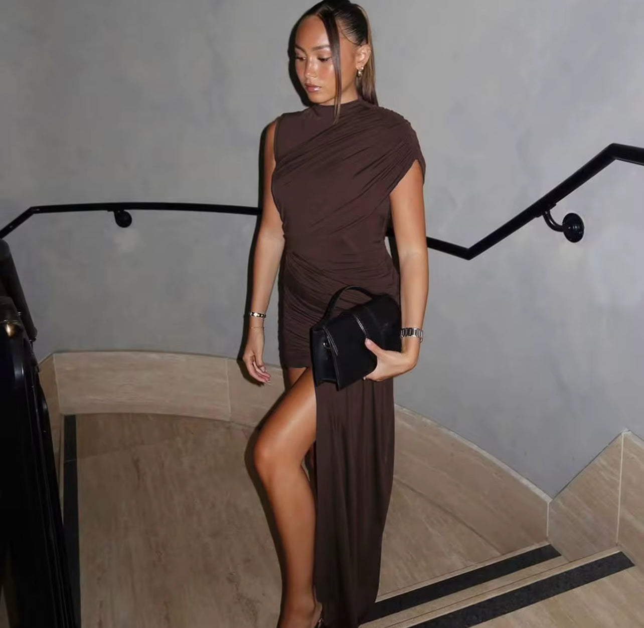 vestido plissado irregular ideal para jantares , saída à noite
