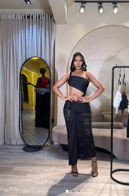 Vestido irregular em renda