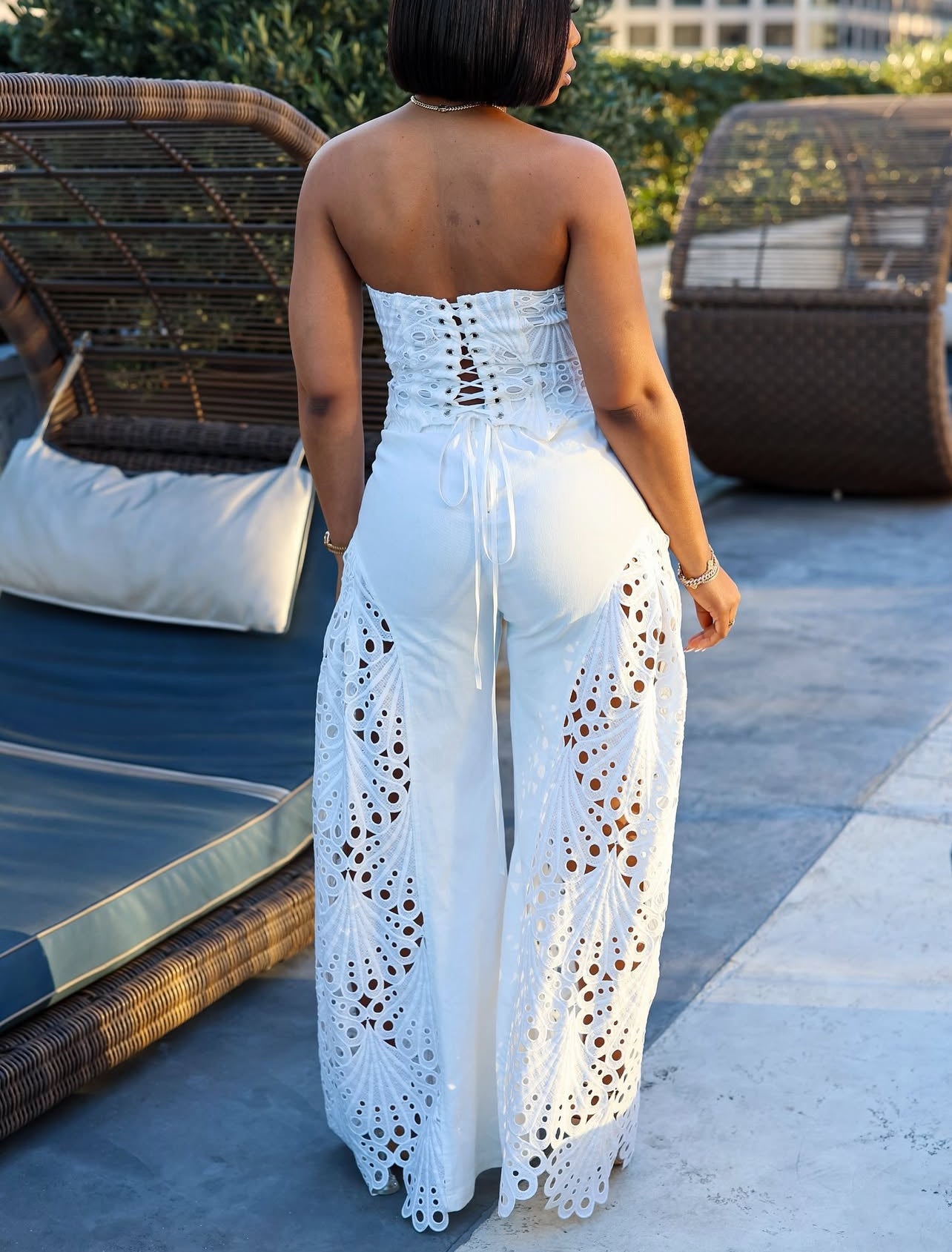 Conjunto de verão, 2 peças, em cor sólida, composto por crop  estilo tankini, calças de cintura alta. Conjunto de resort de alta moda.