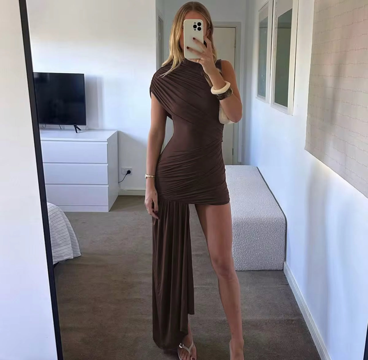 vestido plissado irregular ideal para jantares , saída à noite