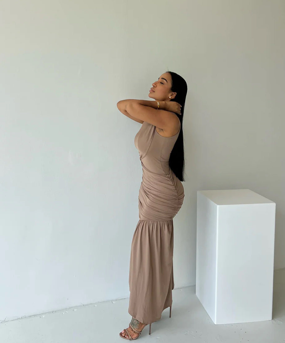 vestido plissado irregular ideal para jantares , saída à noite