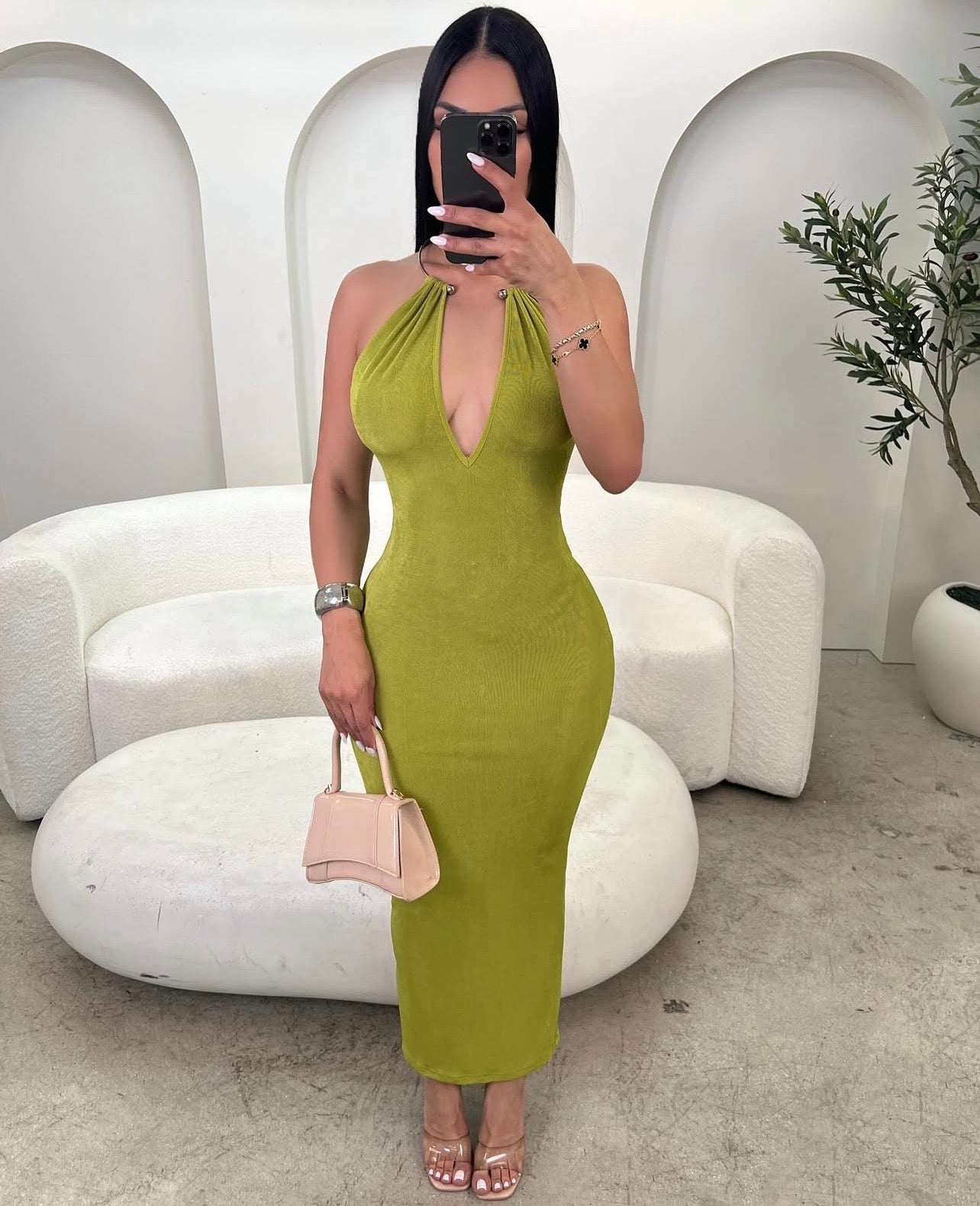Vestido longo sexy com decote em V profundo e costas nuas