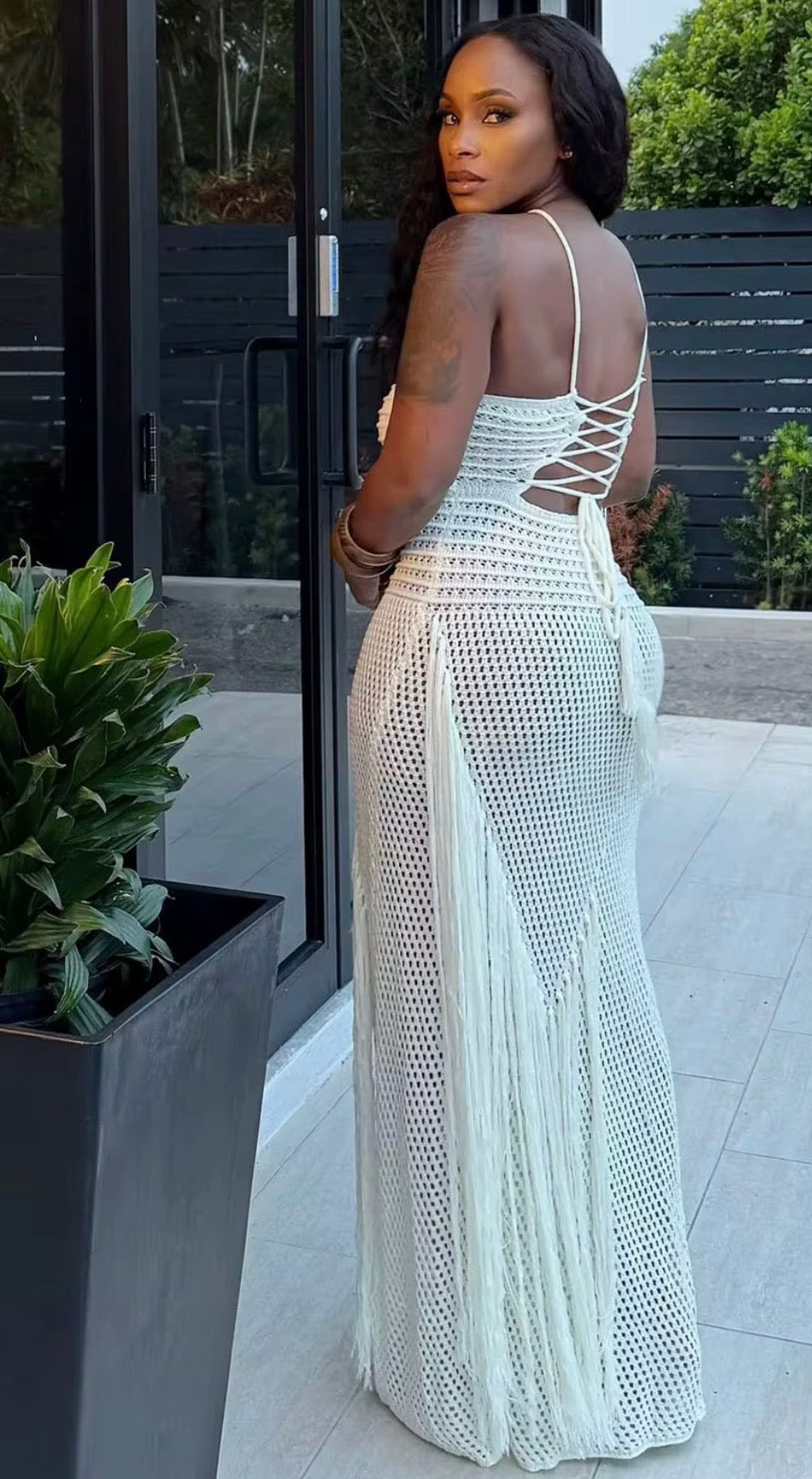 Vestido de verão elegante com amarração no pescoço