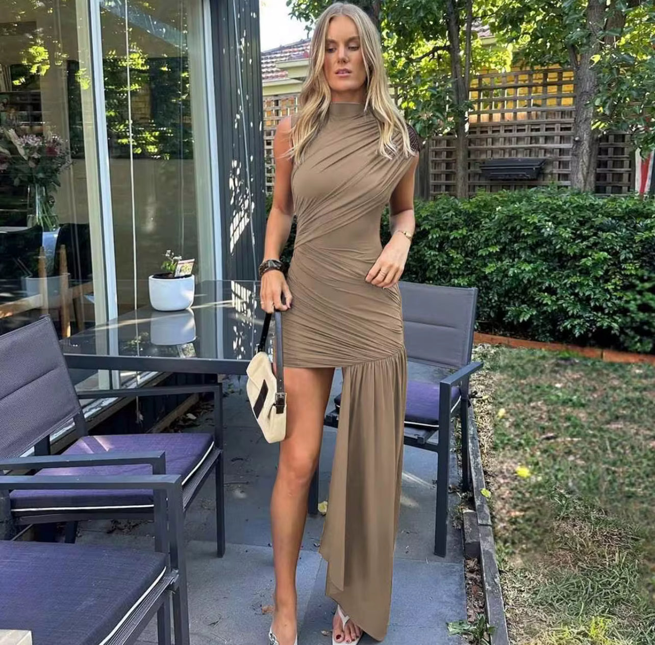 vestido plissado irregular ideal para jantares , saída à noite