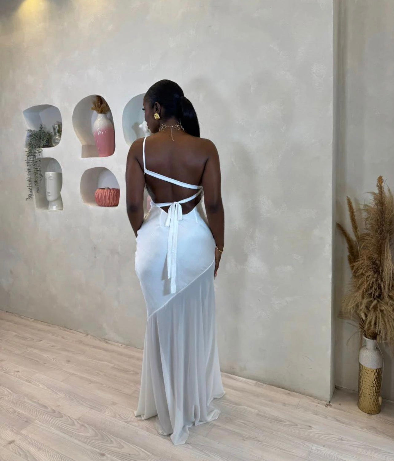 Vestido com uma alças finas, bainha transparente, elegante ideias para Festas