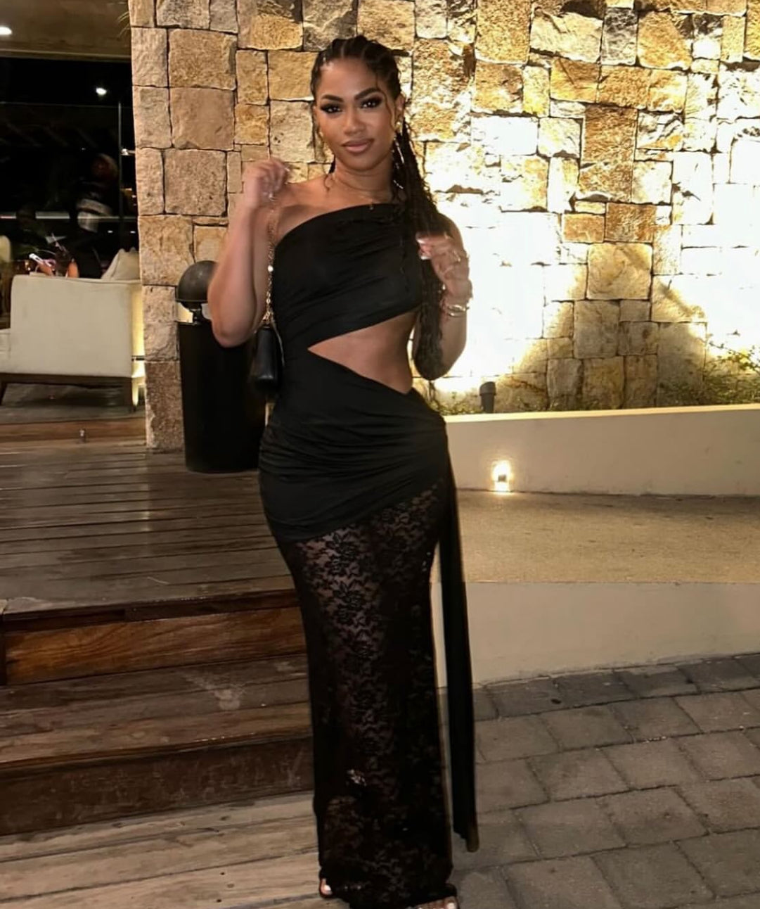 Vestido irregular em renda